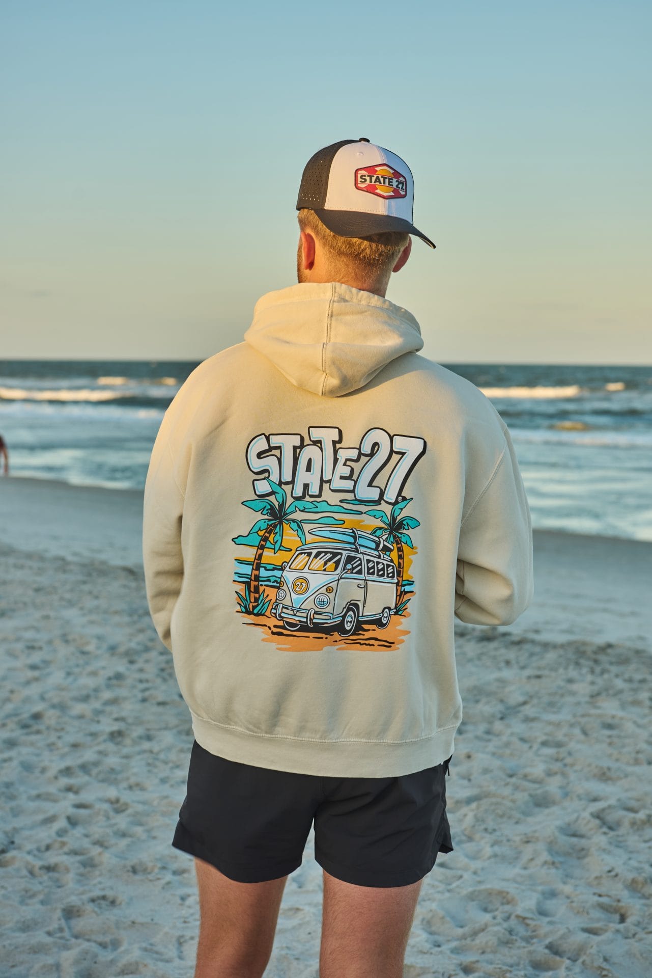 VWBus-hood-male-back